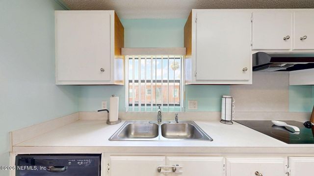 160 MOONLITE Drive, Satsuma, FL 32189