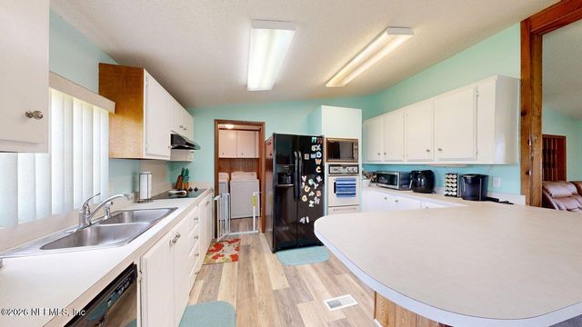160 MOONLITE Drive, Satsuma, FL 32189