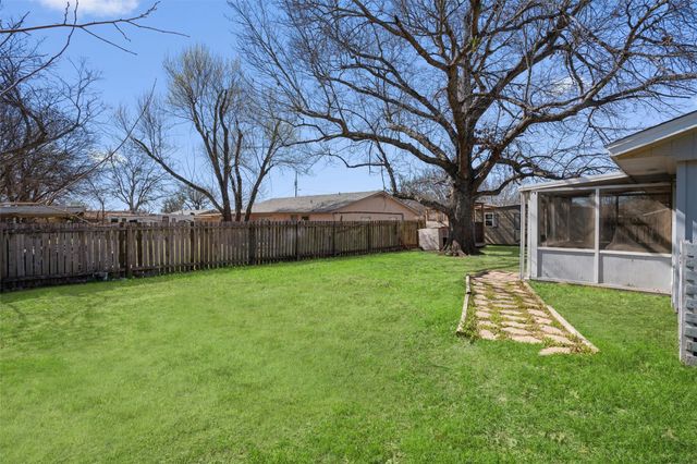 801 E Johnson ST, Burnet, TX 78611