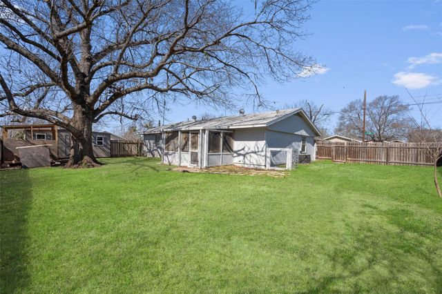 801 E Johnson ST, Burnet, TX 78611