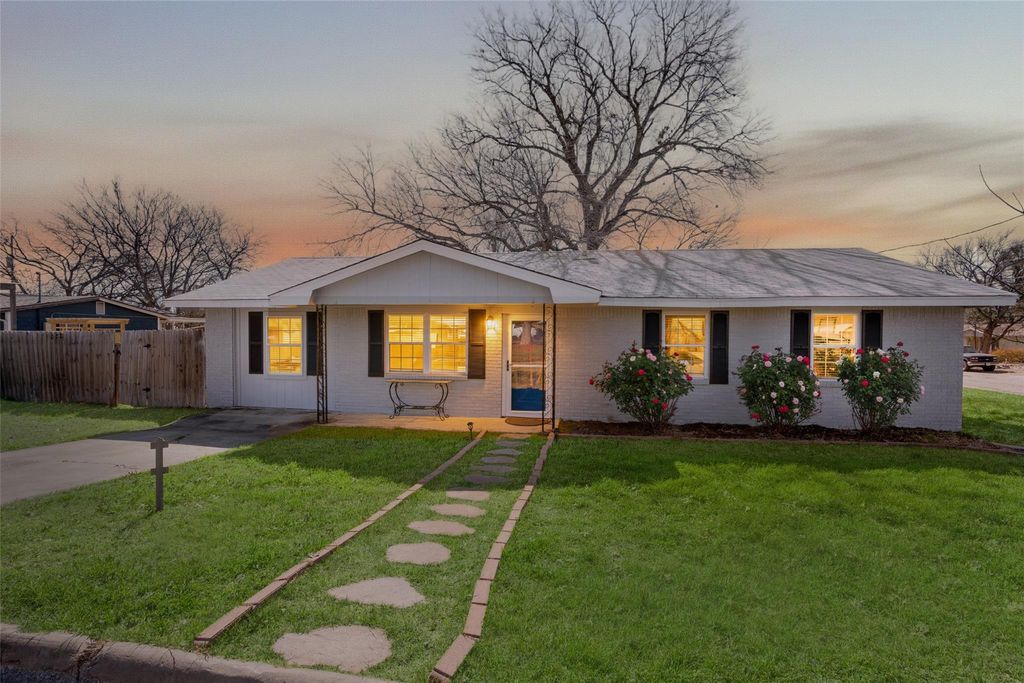 801 E Johnson ST, Burnet, TX 78611