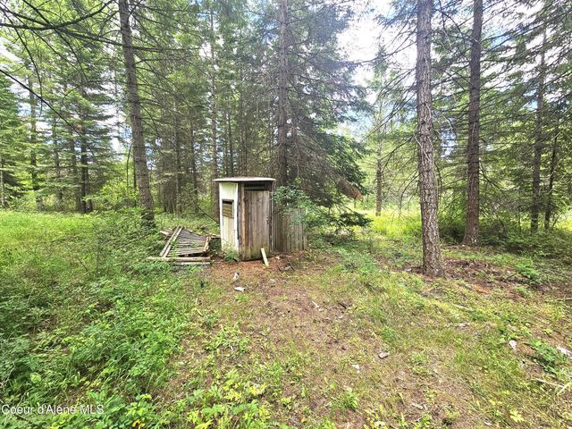 7248 E Honeysuckle Rd, Athol, ID 83801