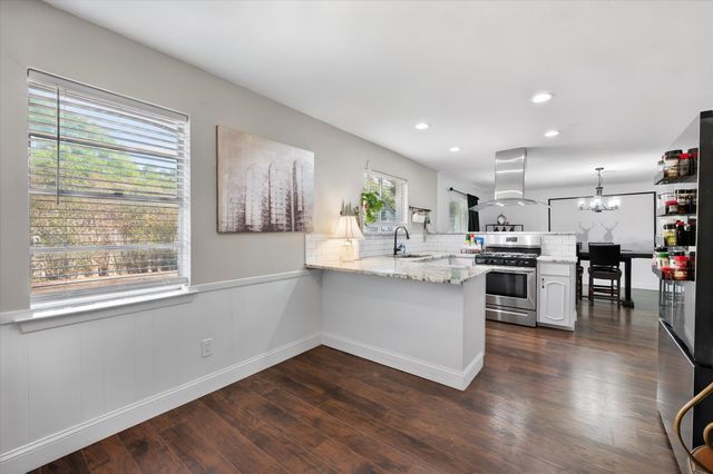 316 Wintercrest Road, Burleson, TX 76028