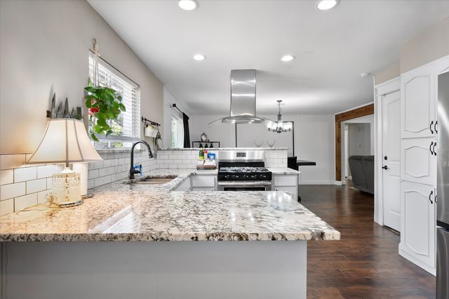 316 Wintercrest Road, Burleson, TX 76028