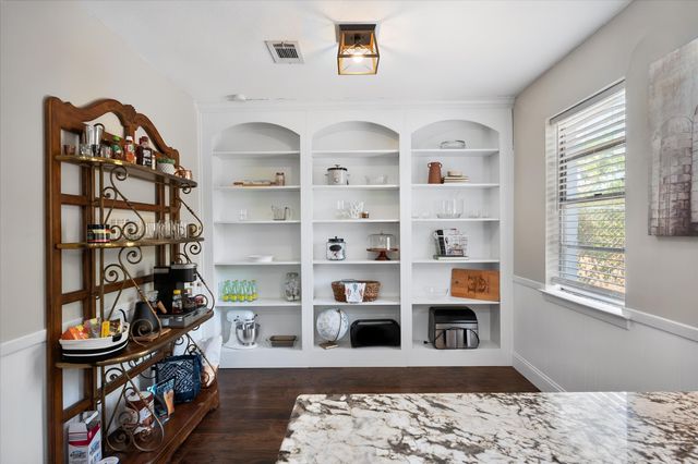 316 Wintercrest Road, Burleson, TX 76028
