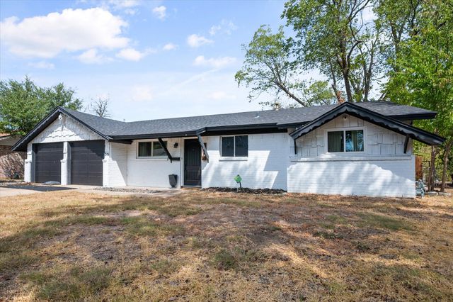316 Wintercrest Road, Burleson, TX 76028