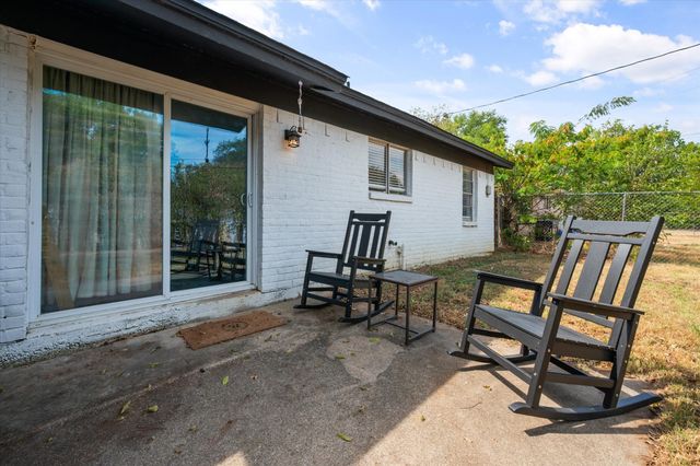316 Wintercrest Road, Burleson, TX 76028