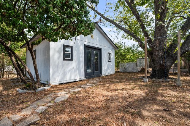 316 Wintercrest Road, Burleson, TX 76028