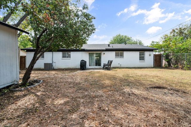 316 Wintercrest Road, Burleson, TX 76028