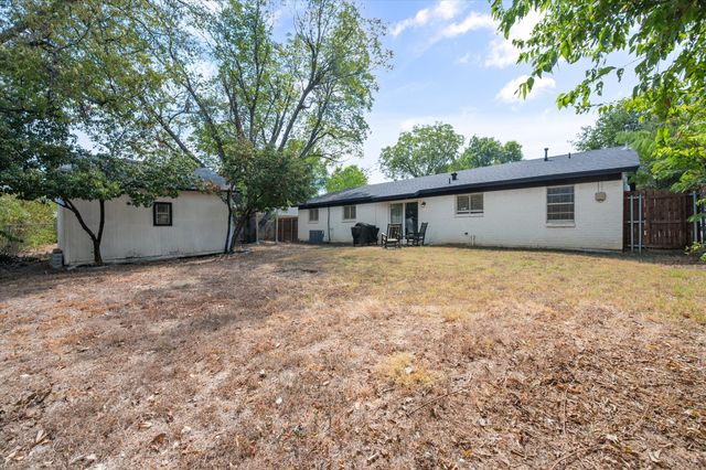 316 Wintercrest Road, Burleson, TX 76028