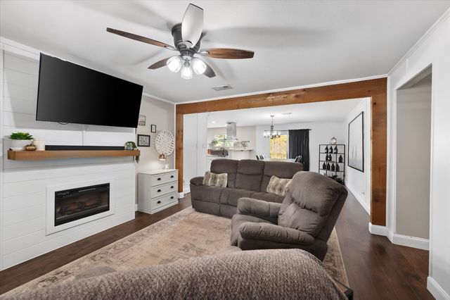 316 Wintercrest Road, Burleson, TX 76028