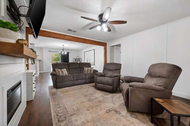 316 Wintercrest Road, Burleson, TX 76028