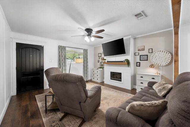 316 Wintercrest Road, Burleson, TX 76028