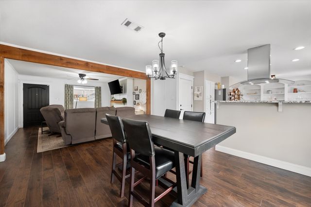 316 Wintercrest Road, Burleson, TX 76028