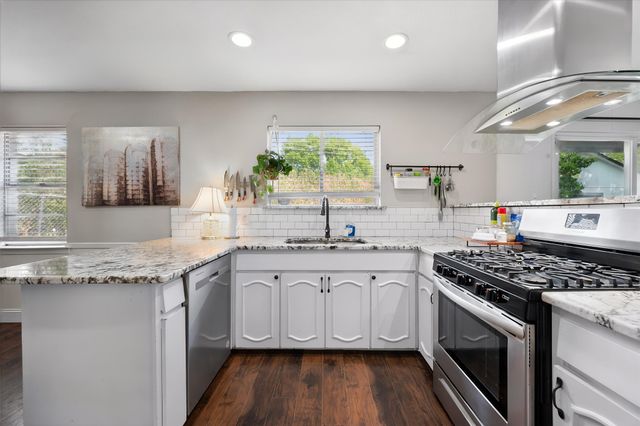316 Wintercrest Road, Burleson, TX 76028