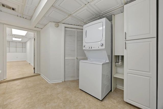2132 Dunwoody Glen, Dunwoody, GA 30338