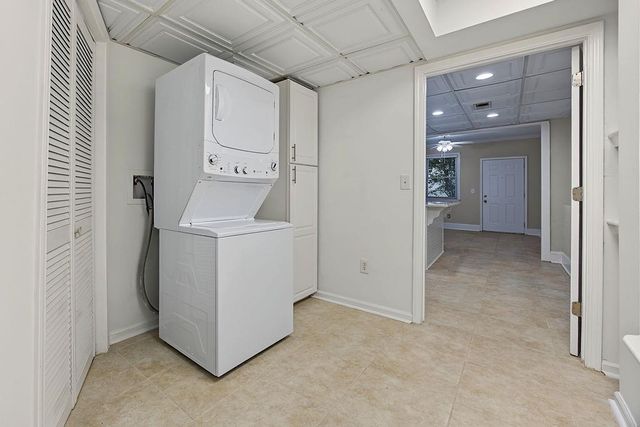 2132 Dunwoody Glen, Dunwoody, GA 30338