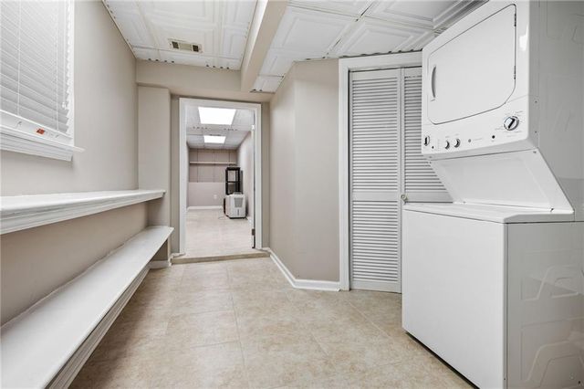 2132 Dunwoody Glen, Dunwoody, GA 30338
