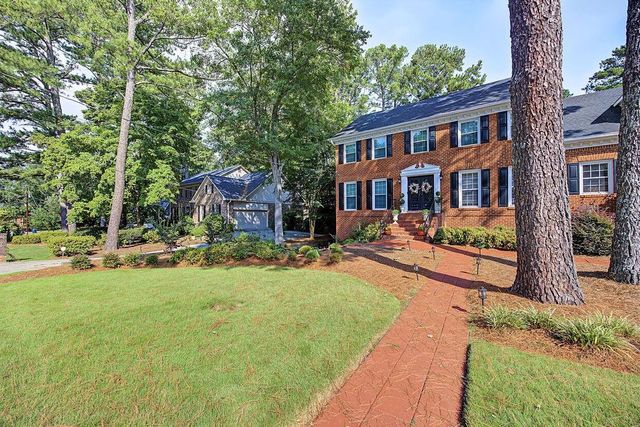 2132 Dunwoody Glen, Dunwoody, GA 30338