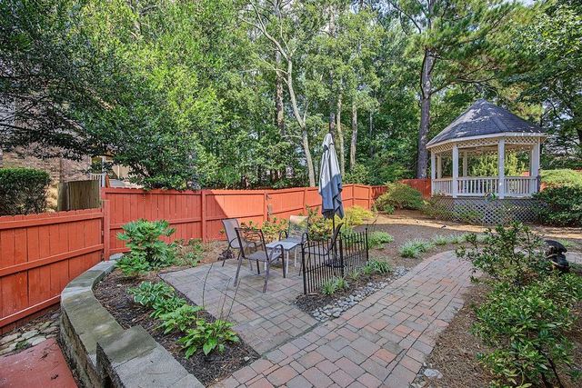 2132 Dunwoody Glen, Dunwoody, GA 30338