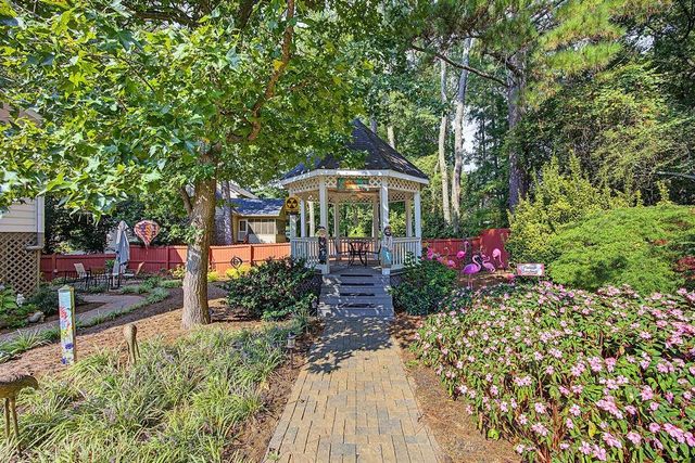 2132 Dunwoody Glen, Dunwoody, GA 30338