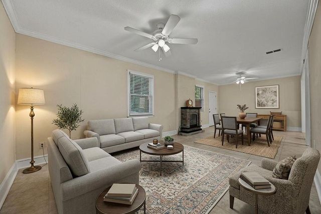 2132 Dunwoody Glen, Dunwoody, GA 30338