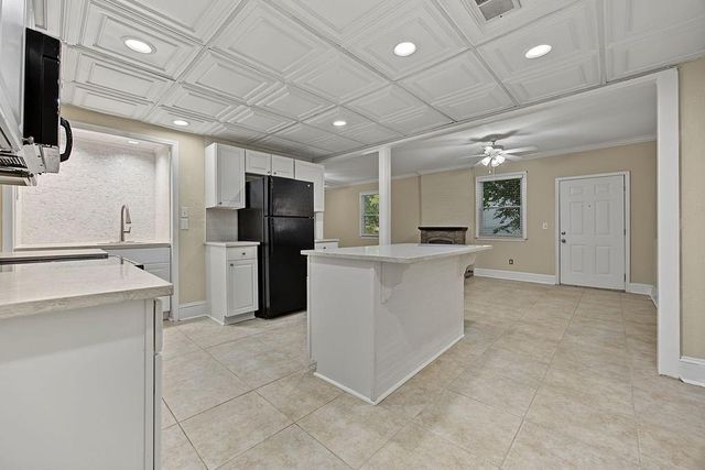 2132 Dunwoody Glen, Dunwoody, GA 30338