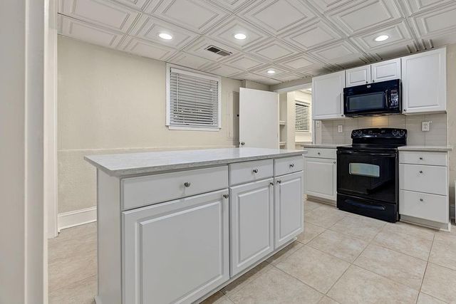 2132 Dunwoody Glen, Dunwoody, GA 30338