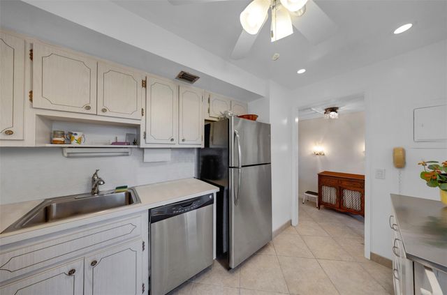 3000 N Palm Aire Dr 302, Pompano Beach, FL 33069