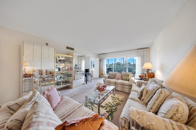 3000 N Palm Aire Dr 302, Pompano Beach, FL 33069