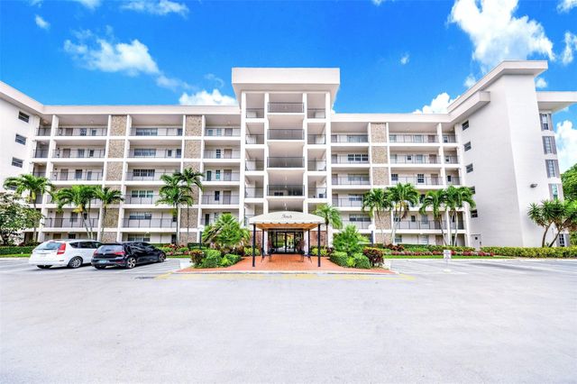 3000 N Palm Aire Dr 302, Pompano Beach, FL 33069