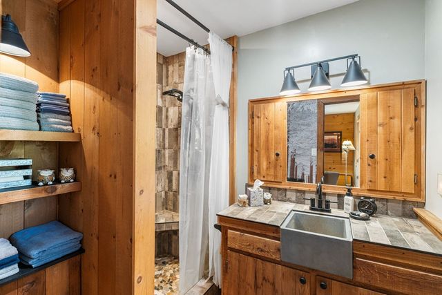 9 Tusquittee Creek Lane, Hayesville, NC 28904