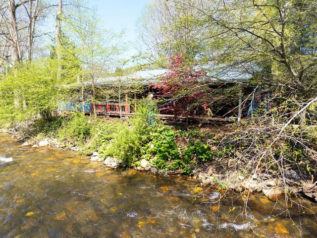 9 Tusquittee Creek Lane, Hayesville, NC 28904