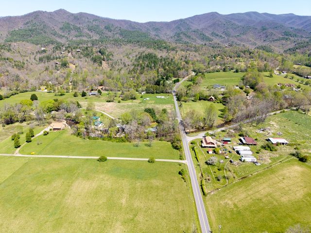 9 Tusquittee Creek Lane, Hayesville, NC 28904