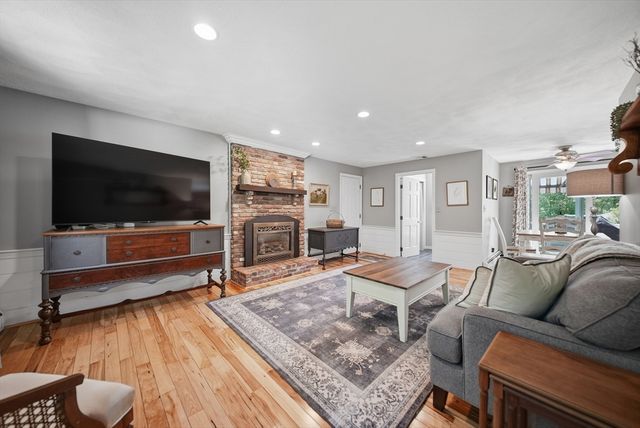16 Parsonage Hill Rd, Haverhill, MA 01832