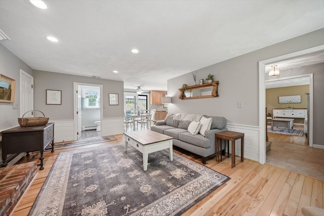 16 Parsonage Hill Rd, Haverhill, MA 01832
