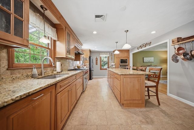 16 Parsonage Hill Rd, Haverhill, MA 01832