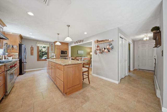 16 Parsonage Hill Rd, Haverhill, MA 01832