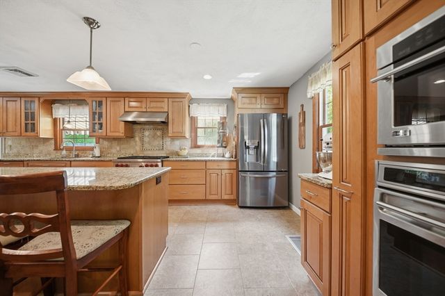 16 Parsonage Hill Rd, Haverhill, MA 01832
