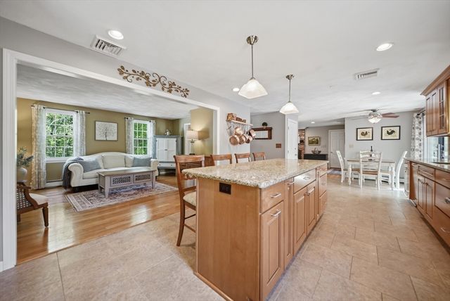 16 Parsonage Hill Rd, Haverhill, MA 01832