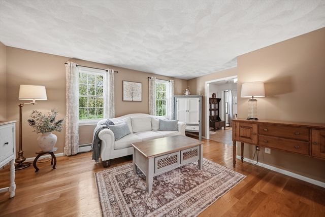 16 Parsonage Hill Rd, Haverhill, MA 01832
