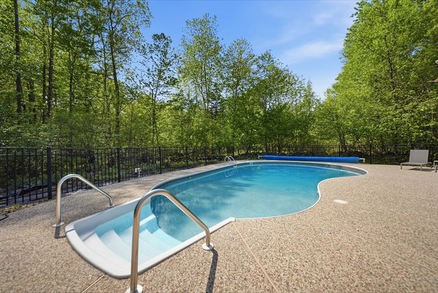 16 Parsonage Hill Rd, Haverhill, MA 01832