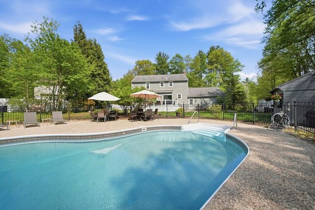 16 Parsonage Hill Rd, Haverhill, MA 01832