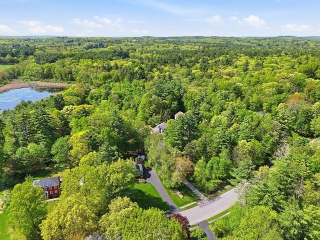 16 Parsonage Hill Rd, Haverhill, MA 01832