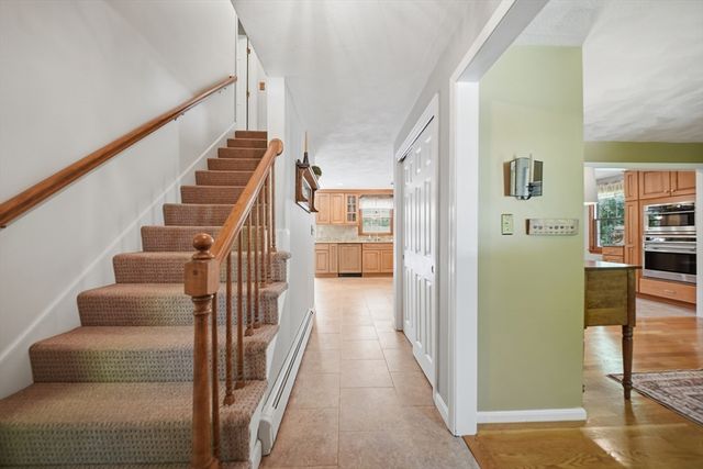 16 Parsonage Hill Rd, Haverhill, MA 01832