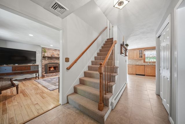 16 Parsonage Hill Rd, Haverhill, MA 01832