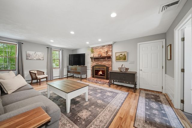 16 Parsonage Hill Rd, Haverhill, MA 01832