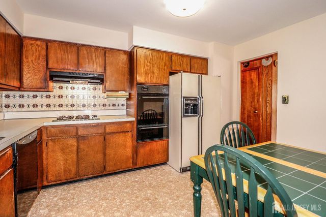 34 E Prescott E Avenue, Colonia, NJ 07067