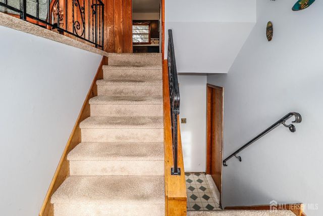 34 E Prescott E Avenue, Colonia, NJ 07067