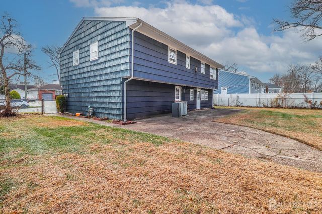 34 E Prescott E Avenue, Colonia, NJ 07067